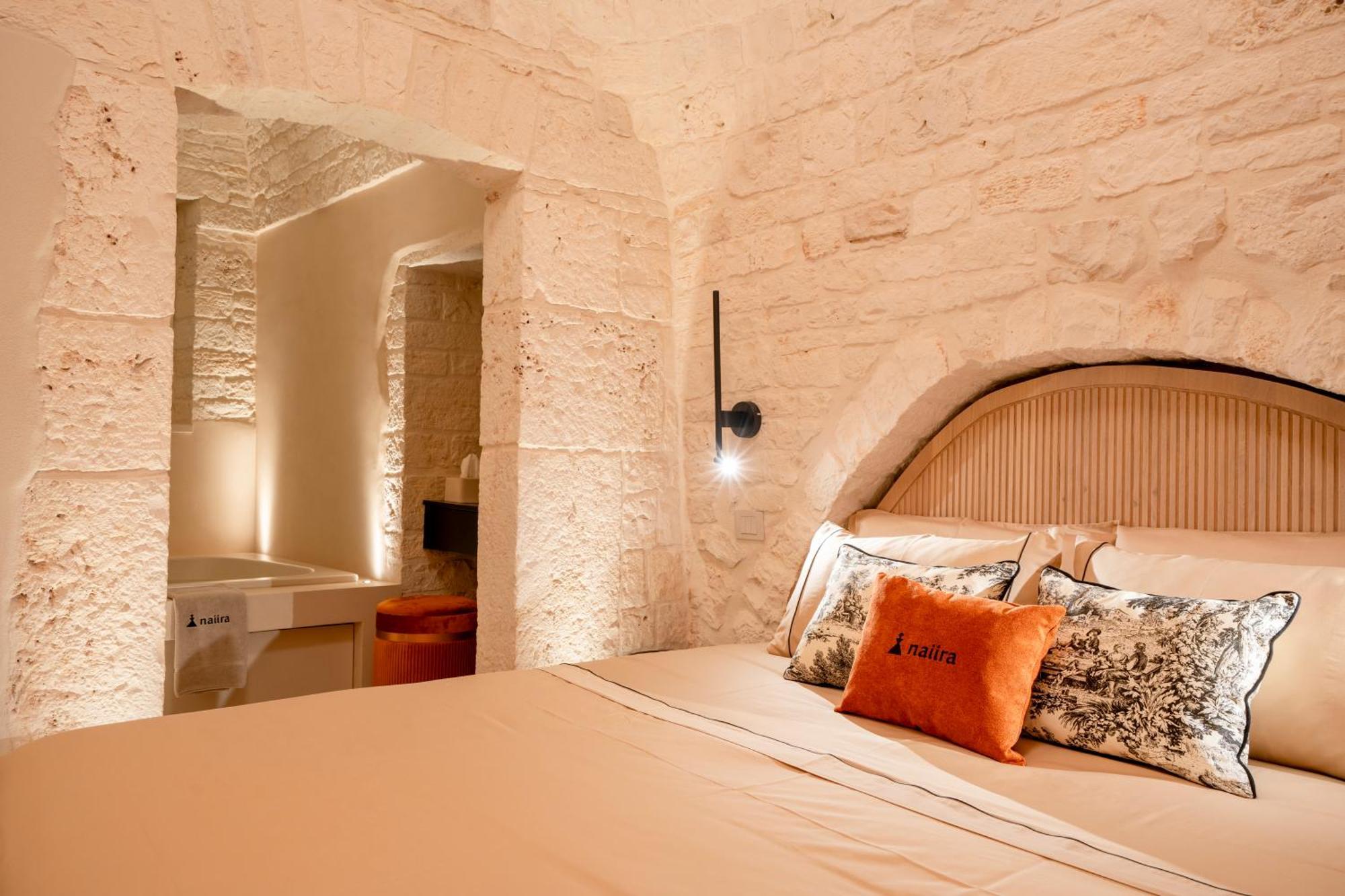 Naiira Luxury Trullo - Jacuzzi And Patio Apartment Alberobello Luaran gambar