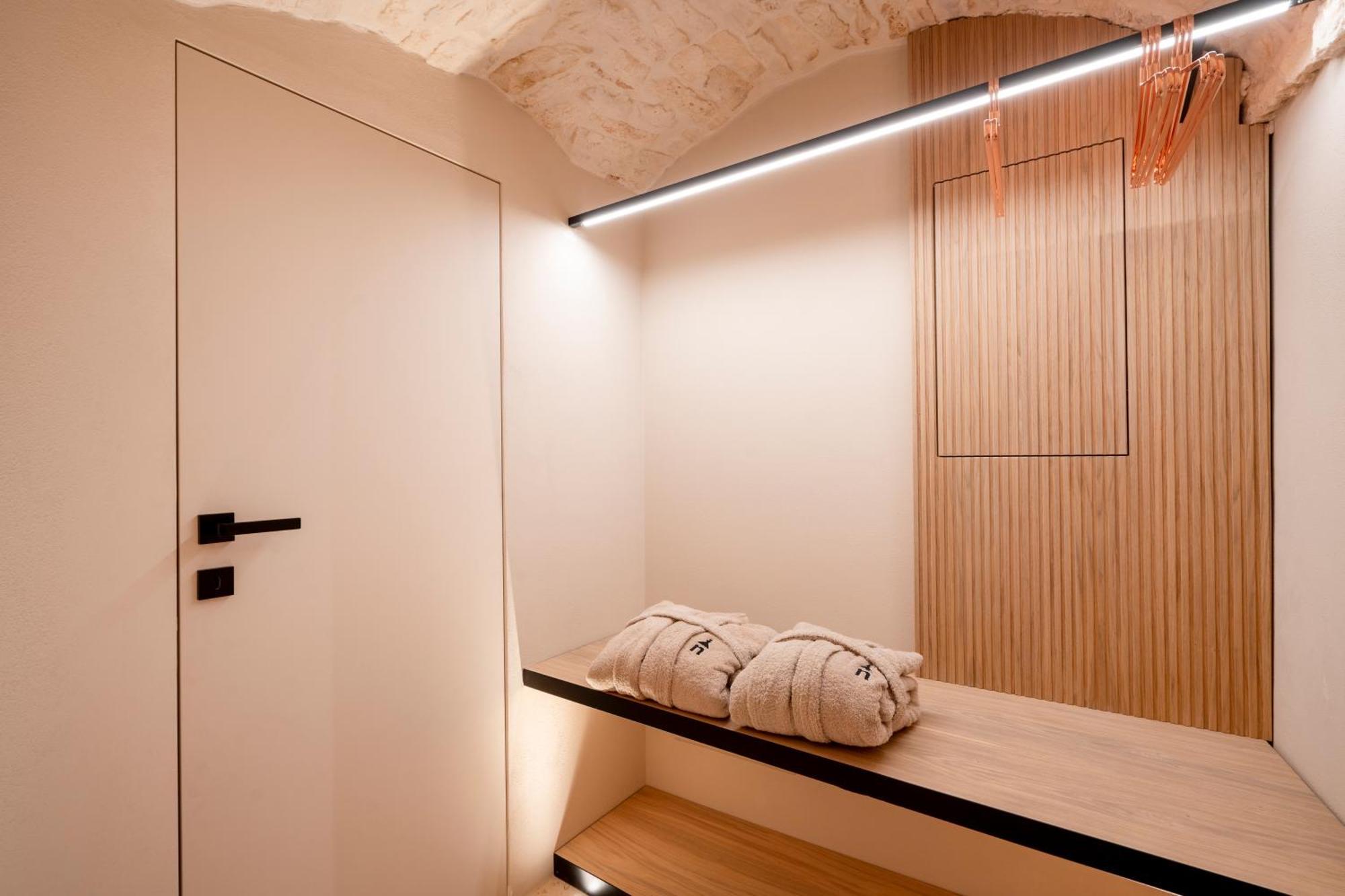Naiira Luxury Trullo - Jacuzzi And Patio Apartment Alberobello Luaran gambar