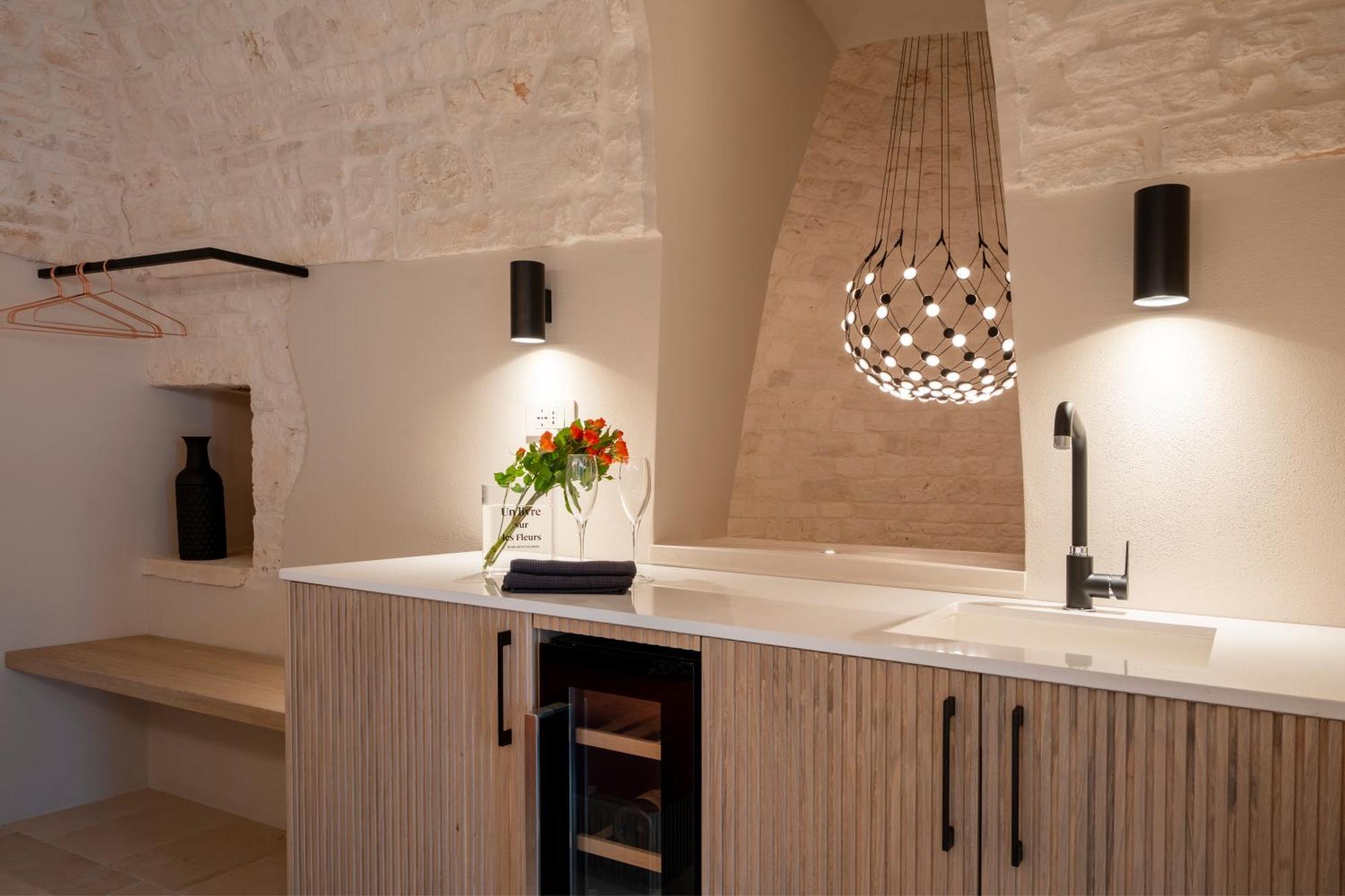 Naiira Luxury Trullo - Jacuzzi And Patio Apartment Alberobello Luaran gambar